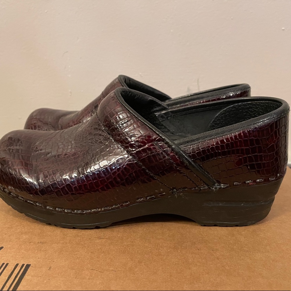 Sanita Size 37 Red Clogs